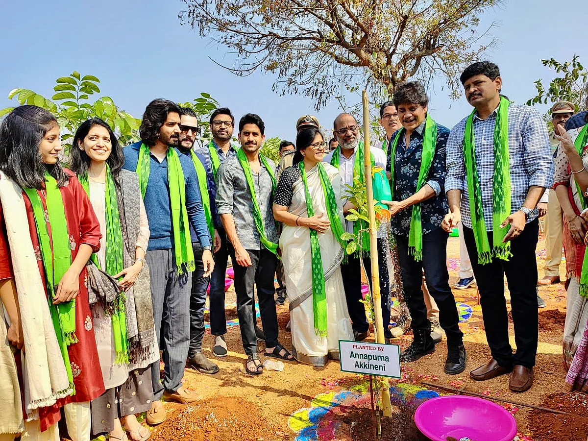 1,000 ஏக்கர் வனப்பகுதியைத் தத்தெடுத்த நடிகர் நாகார்ஜுனா; தந்தை பெயரில் பூங்கா அமைக்க திட்டம்!