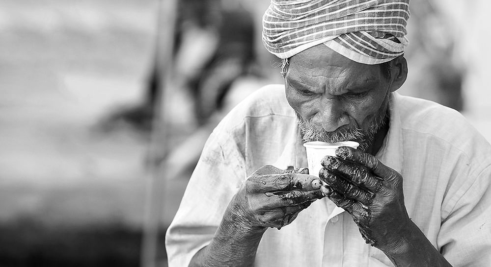 வாழ்க்கைக்கும் மரணத்துக்கும் இடையே ஒரு கோப்பைத் தேநீர்!
