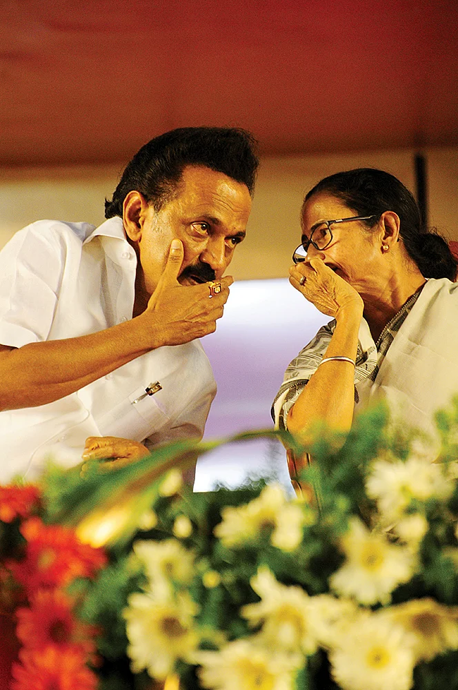 மிஸ்டர் கழுகு: திரளும் முதல்வர்கள்! - திகிலில் மத்திய அரசு...