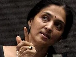 சிபிஐ விசாரணையில் திடுக்கிடும் தகவல்கள்; சித்ரா ராமகிருஷ்ணாவுக்கு `லுக் அவுட்' நோட்டீஸ்!