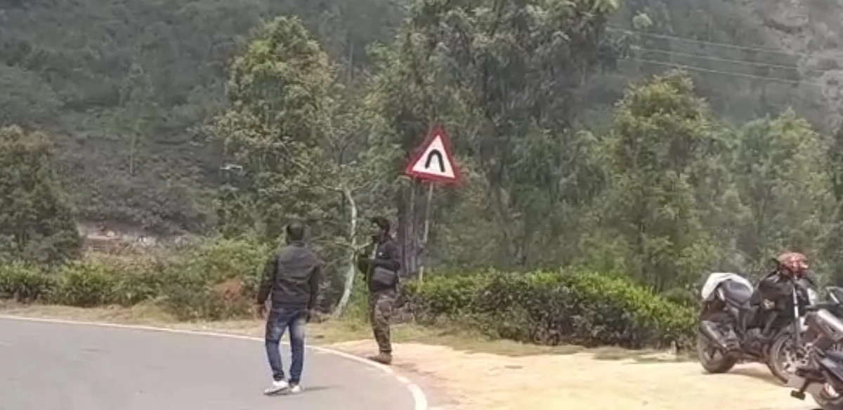 ட்ரோன் கேமிரா இயக்கிய இளைஞர்கள்