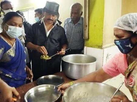 அம்மா உணவகத்தில் முதல்வர் சோதனை