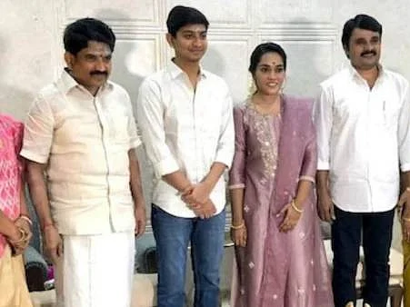 "அ.தி.மு.க-வோ அடையாளம்; சினிமாவிலோ அதிகாரம்!"- `அசுர வளர்ச்சி' அன்புச்செழியன்!