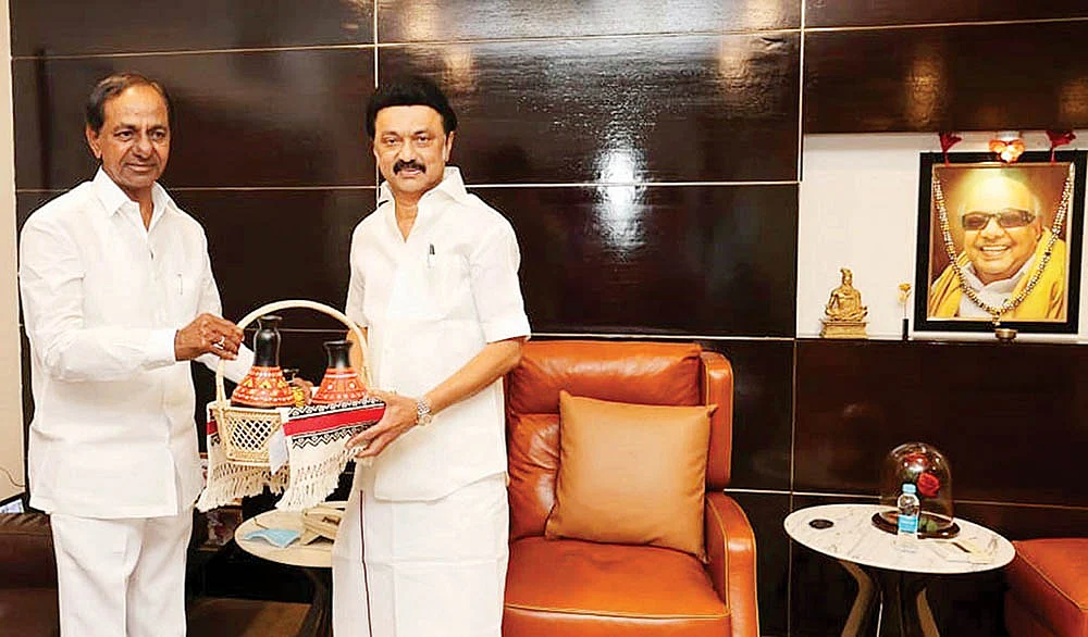 பா.ஜ.க-வின் பி டீமா... 3-ம் அணியின் நாயகனா? - சந்திரசேகர் ராவ் சந்திப்புகள்...
