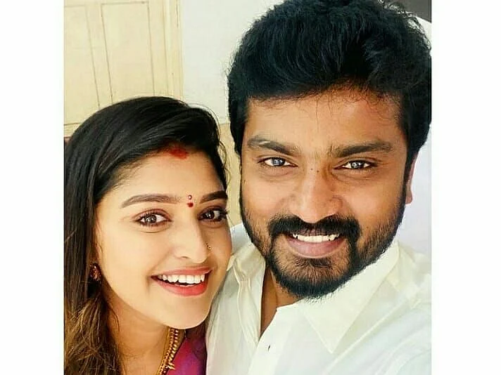 `சீரியல் ஸ்டார்களின் ரியல் லைப் லவ் ஸ்டோரி!'- Photo Album