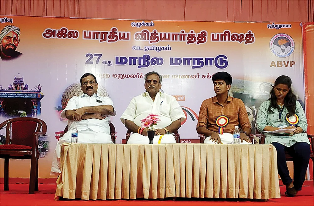 சபாநாயகரா... சர்ச்சை நாயகரா? - புதுச்சேரியில் வெடித்த மரபுமீறல் விவகாரம்...