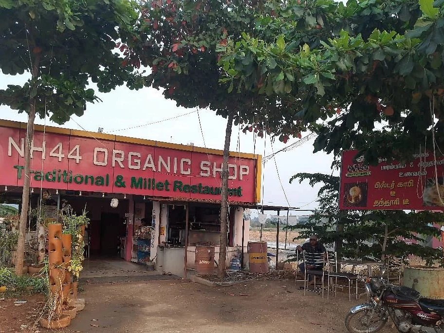 `பாரம்பர்ய உணவு முறையை மீட்கும் முயற்சிதான் இது!' - நெடுஞ்சாலையில் ஆரோக்கிய உணவகம் அமைத்த பட்டதாரி
