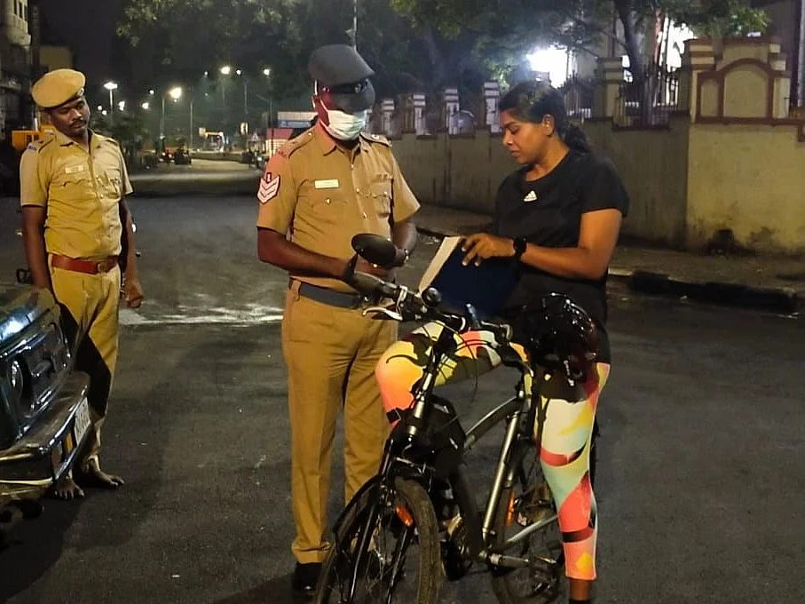 சென்னை: சைக்கிளில் 9 கி.மீ தூரம் ரோந்து சென்ற பெண் ஐ.பி.எஸ் அதிகாரி -அதிகாலையில் ஆடிப்போன போலீஸார்