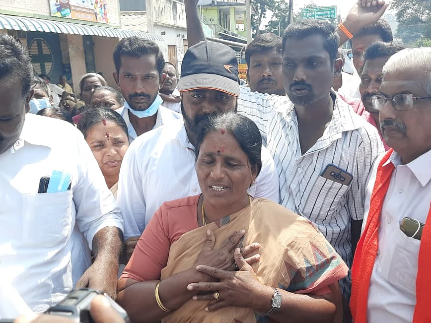 கம்யூனிஸ்ட் கட்சிக்கு ஒதுக்கப்பட்ட பேரூராட்சியில் திமுக வெற்றி - கண்ணீருடன் வெளியேறிய வேட்பாளர்!