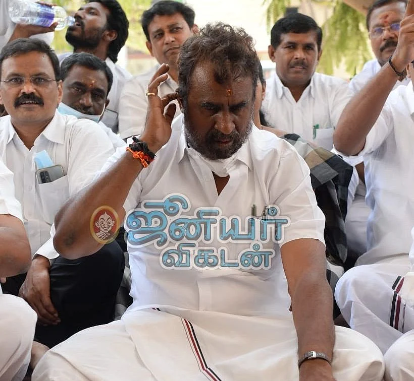 வேலுமணி