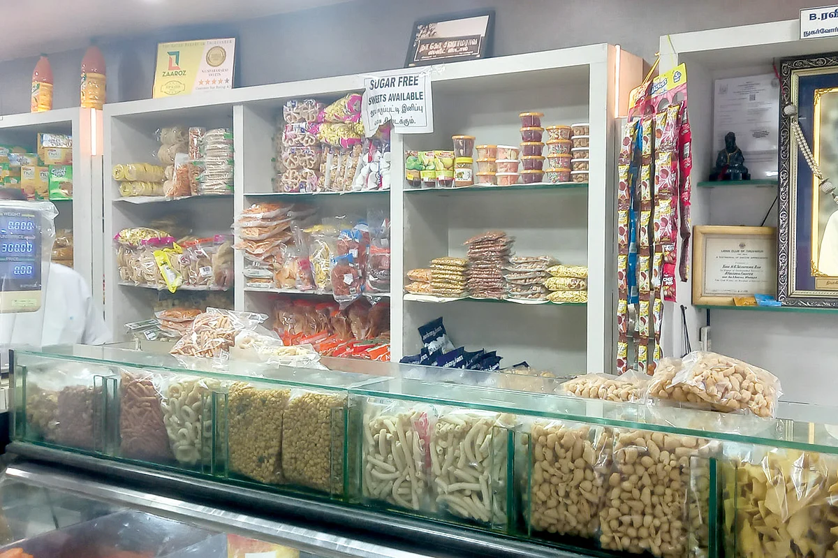 மழைநீரில் ஸ்வீட்ஸ்...