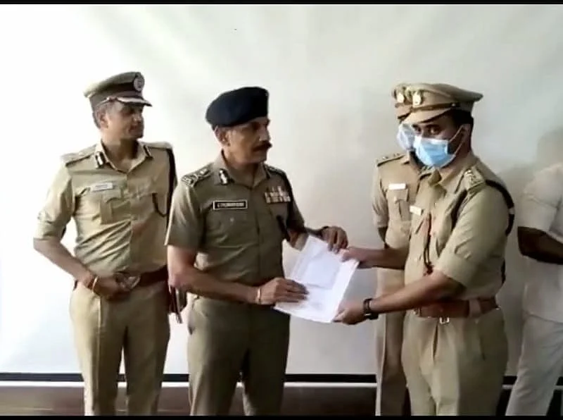 சிறப்பாக பணியாற்றி போலீஸாருக்கு சான்றிதழ்