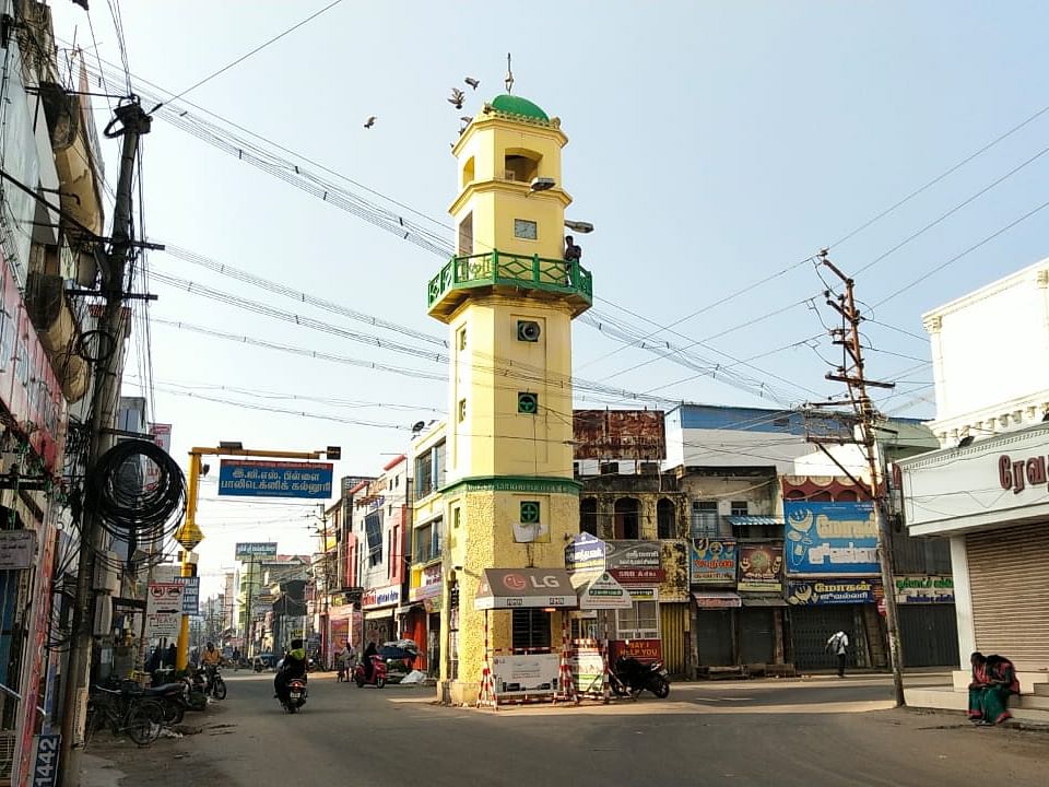 மயிலாடுதுறை: ஆங்கிலேயர் காலத்து மணிக்கூண்டு - 6 ஆண்டுகளுக்குப் பிறகு இயங்கியதால் மக்கள் மகிழ்ச்சி!