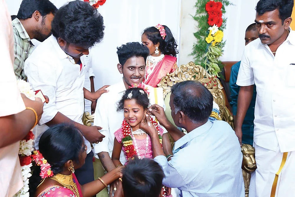 சிலையாய் வந்த தாய்மாமன்!