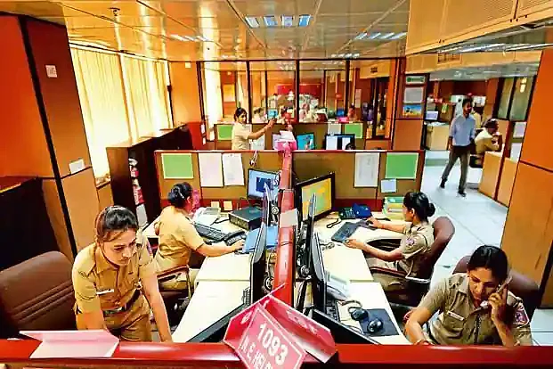 போலீஸ் கட்டுப்பாட்டு அறை