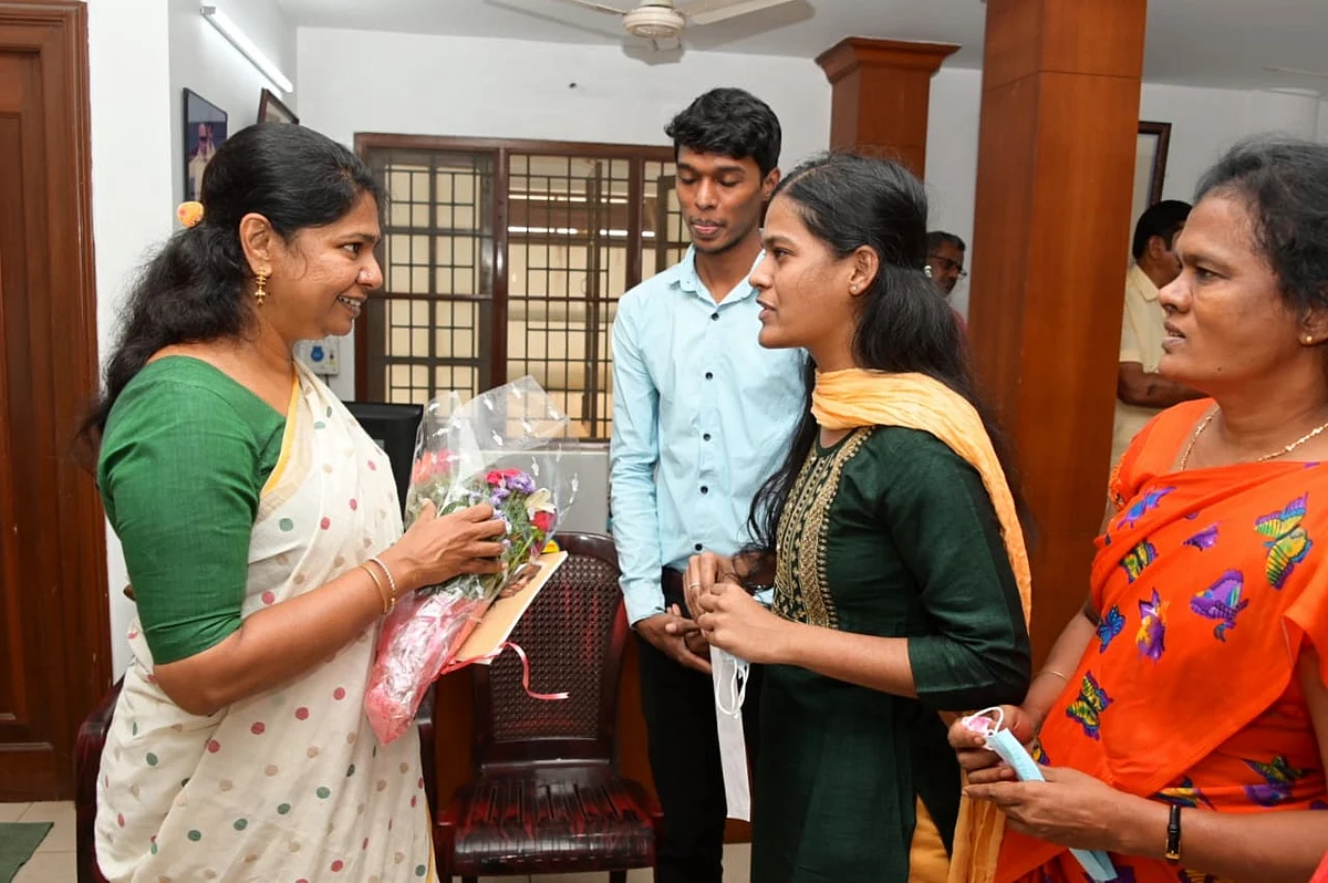 கனிமொழியிடம் கோரிக்கை...