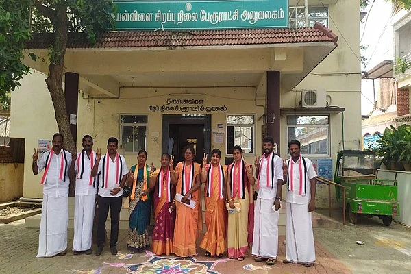 அ.தி.மு.க மற்றும் பா.ஜ.க கவுன்சிலர்கள்
