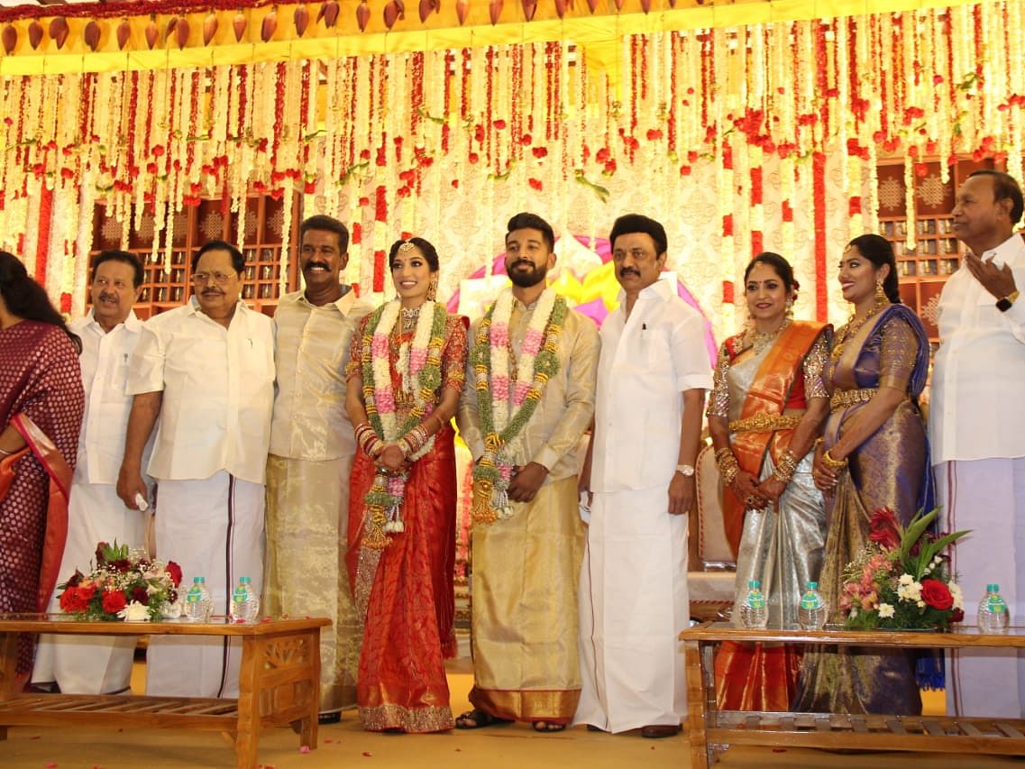 தமிழச்சி தங்கபாண்டியன் இல்லத் திருமண விழா -முதல்வர் தலைமையில் திருமணம்; அணிவகுத்த விஐபி-க்கள்