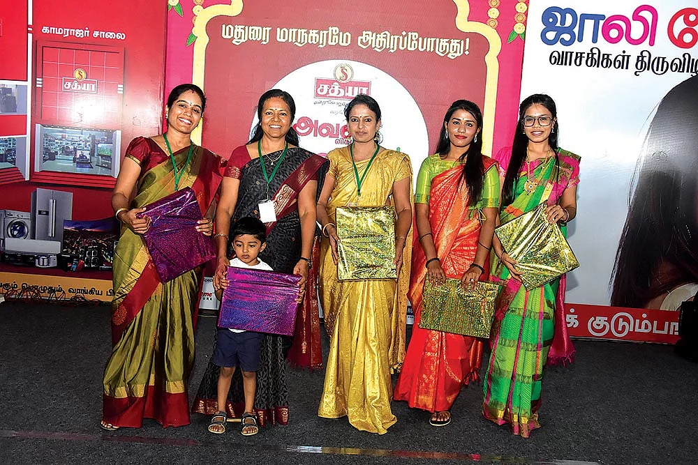 நடுவர்கள் பட்டாளம்...