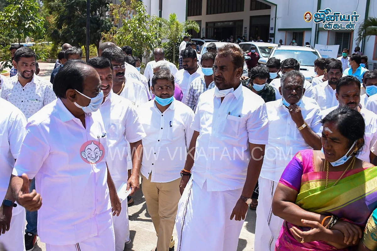 எஸ்.பி வேலுமணி