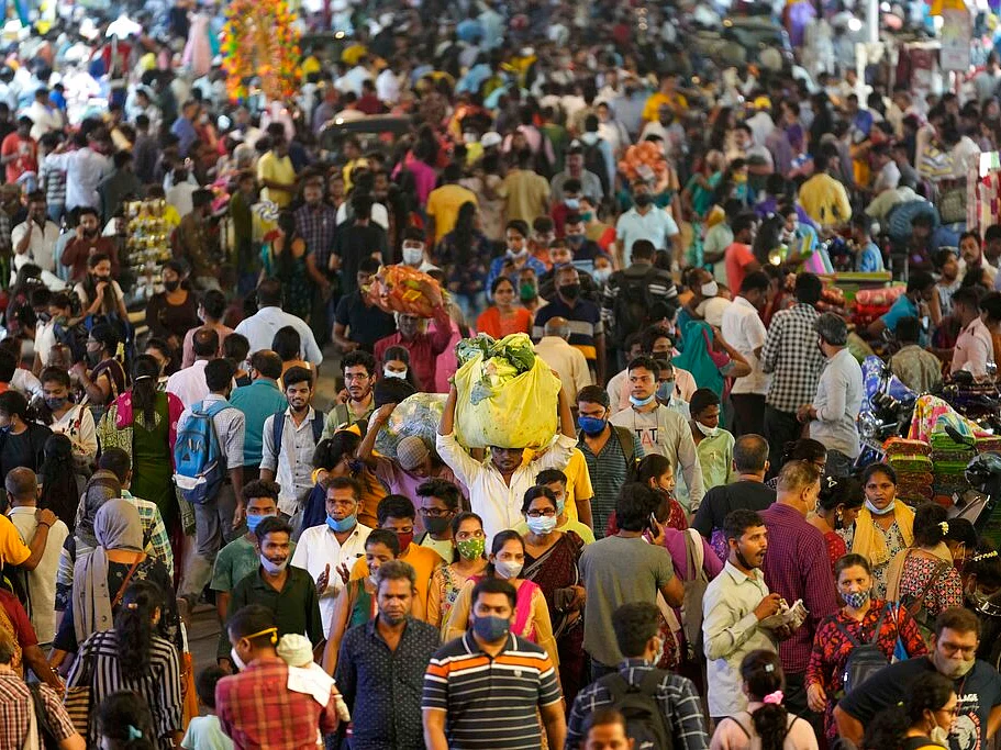 ஏறி இறங்கும் இந்தியாவின் கோவிட்-19 தொற்று எண்ணிக்கை; 4-ம் அலைக்கான சமிக்ஞையா?