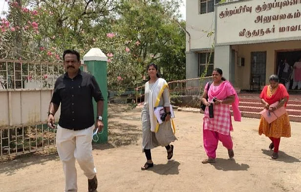 சிபிசிஐடி அதிகாரிகள்