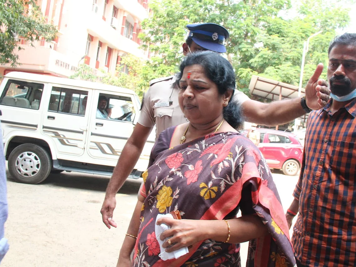 ``சசிகலா மட்டுமே உடனிருந்து பார்த்துக்கொண்டார்!” - ஆறுமுகசாமி விசாரணை ஆணையத்தில் இளவரசி