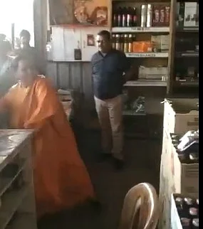 மதுக்கடையில் கல்வீசும் முன்னாள் அமைச்சர் அமைச்சர் உமா பாரதி