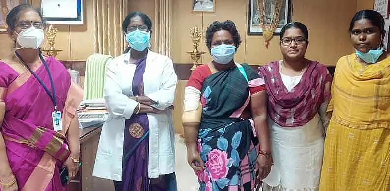 கை இல்லாமல் சிரமப்பட்ட பெண்