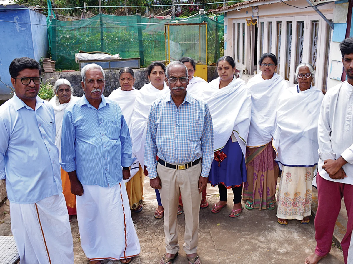 3 ஆண்டுகளாக ஊரைவிட்டு ஒதுக்கி வைக்கப்பட்டிருக்கும் 15 குடும்பங்கள்