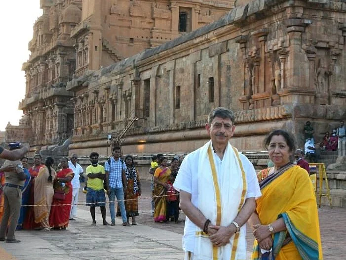 மகள் பகிர்ந்த அனுபவம்... பெரிய கோயில், சரஸ்வதி மஹால் நூலகம்! - தஞ்சைப் பயணத்தில் வியந்த ஆளுநர் ரவி
