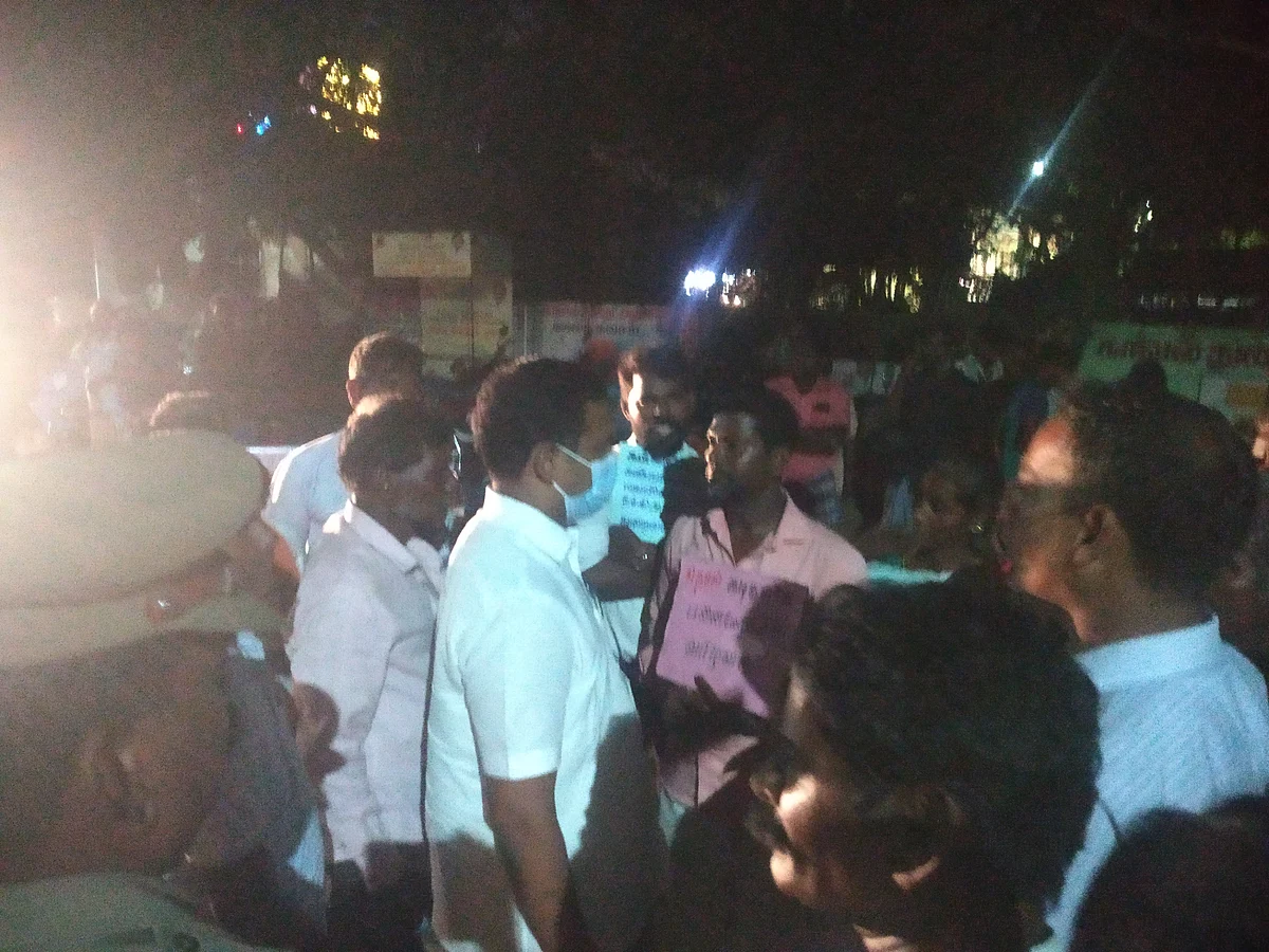 பேச்சுவார்த்தையில் வட்டாட்சியர்