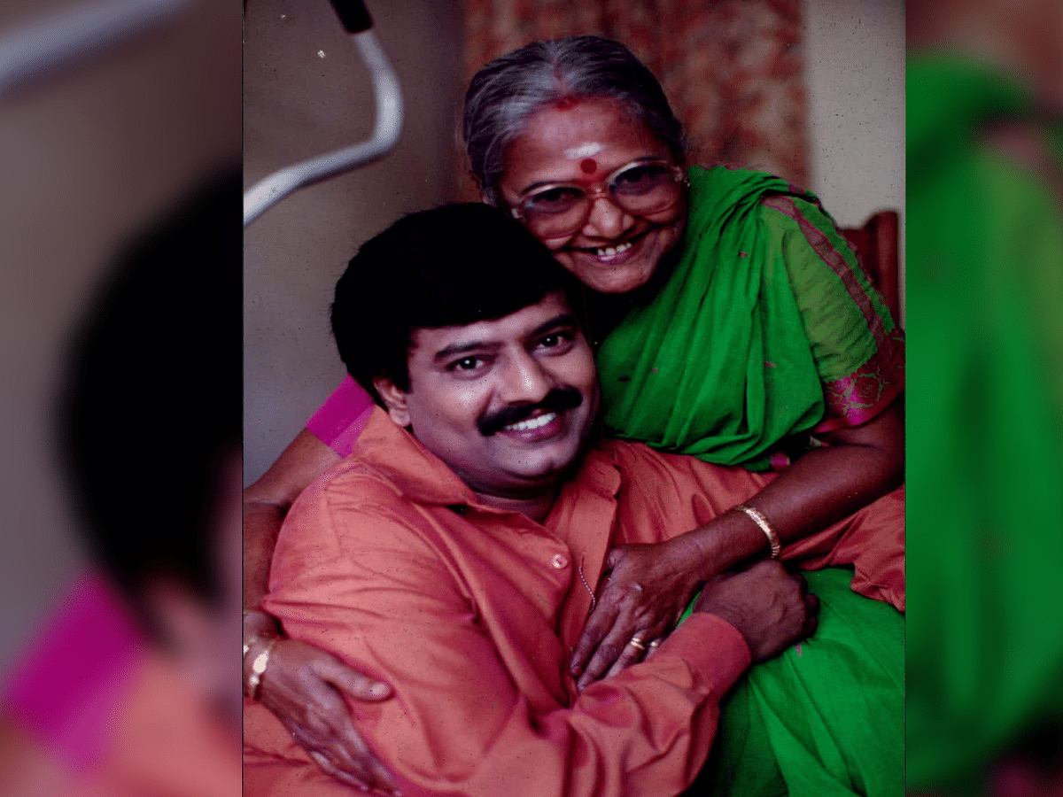 ``விவேக் இப்படி இருக்கணும்ங்கிறதுதான் என் ஆசை!" - விவேக்கின் அம்மா பேட்டி @2000