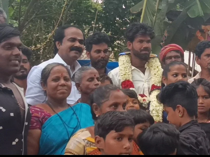 ``காரை நிறுத்துப்பா... திருமணத்துல கலந்துக்குவோம்!" - நாடோடி சமூக மக்களை நெகிழவைத்த அமைச்சர்