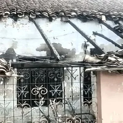 சேதமடைந்த வீடு