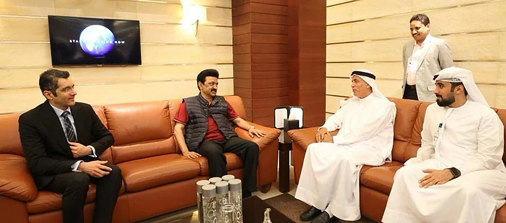 ஸ்டாலின் குடும்பத்தின் ‘வணக்கம் துபாய்’!