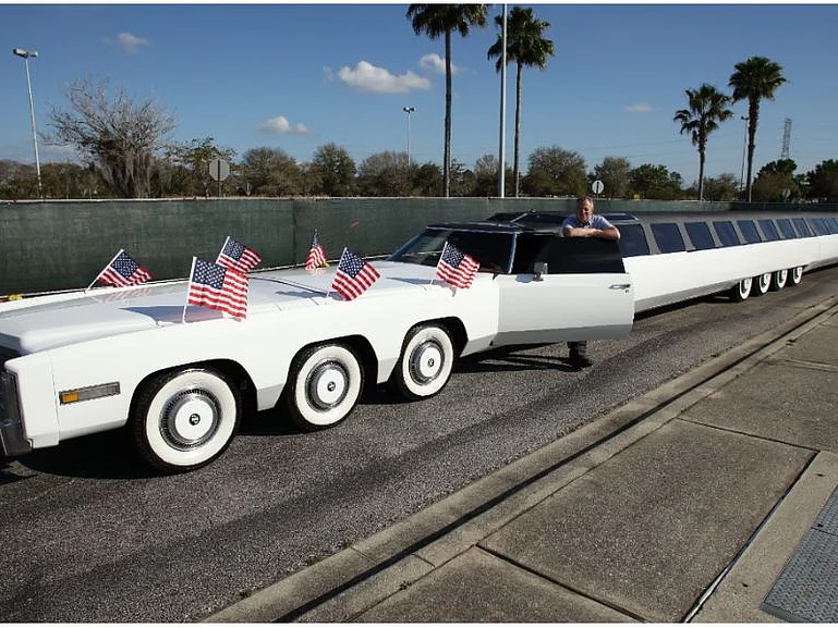 காரிலேயே நீச்சல் குளம்; கோல்ப் மைதானம்; உலகின் மிக நீண்ட American Dream Car இதுதான்!