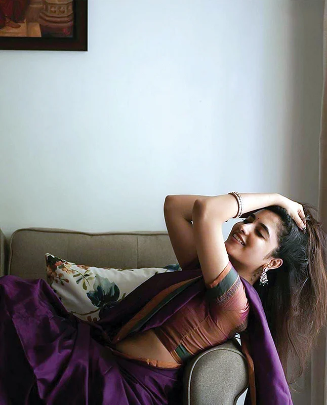 Priyankaa Mohan: கூந்தல் நெளிவில் அழியும் கர்வம்!
