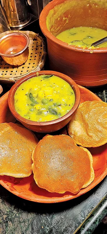 வளையல்... மருதாணி... ஃபுட்ஸீ!