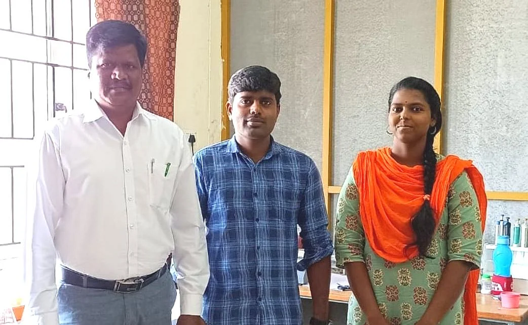 மாணவர்களுடன் பாபு ஜனார்த்தனம்