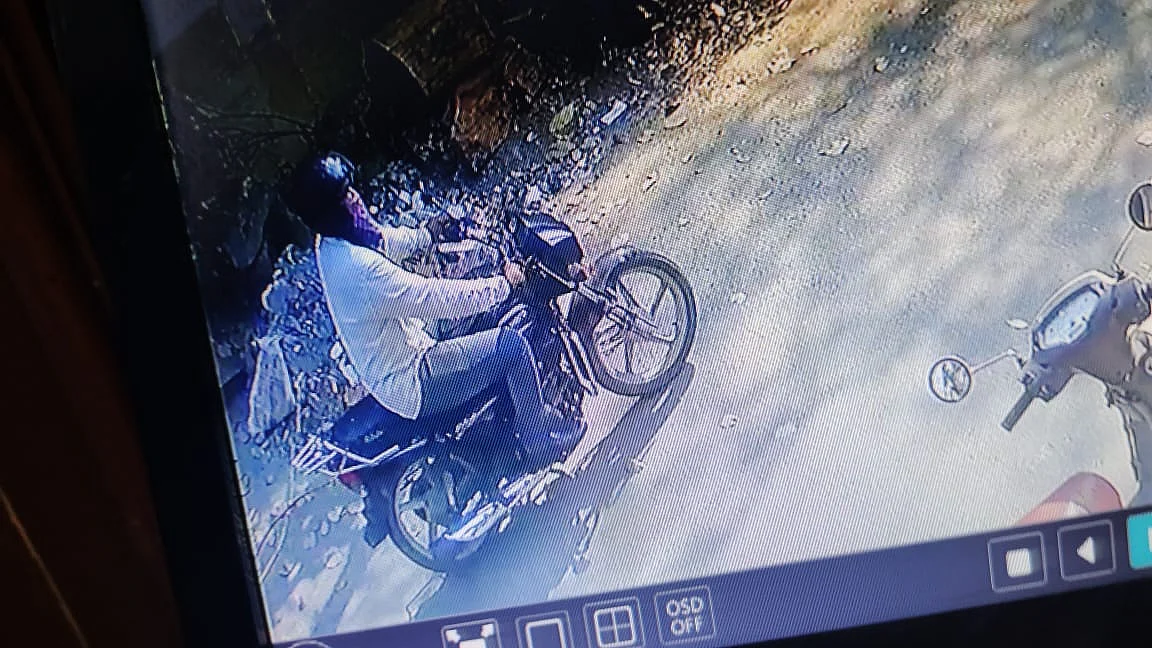 பைக்கில் செல்லும் திவாகர்