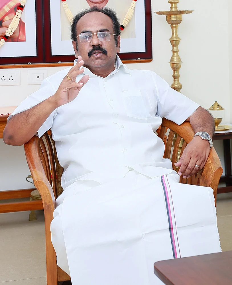 உதயநிதி - கனிமொழி... பிரித்துப் பார்த்து ‘திரிபுவாதம்’ செய்யாதீர்கள்!