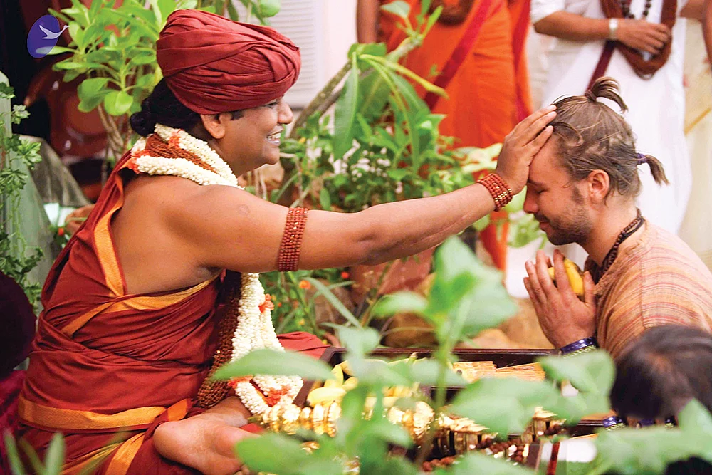 பணத்திற்கு திண்டாட்டம்... பாஸ்போர்ட்டிற்கு சிக்கல்! - குட்டித்தீவில் வசமாகச் சிக்கியுள்ள நித்தி
