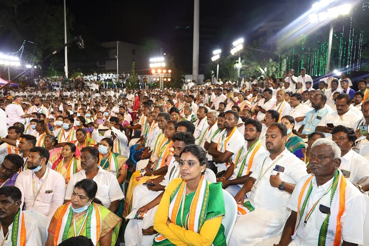 விழாவுக்கு வந்திருந்தவர்கள்