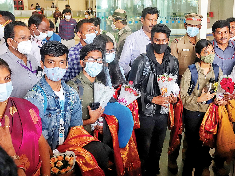 நீடிக்கும் போர்... என்னவாகும் இந்திய மாணவர்களின் மருத்துவக் கனவு?