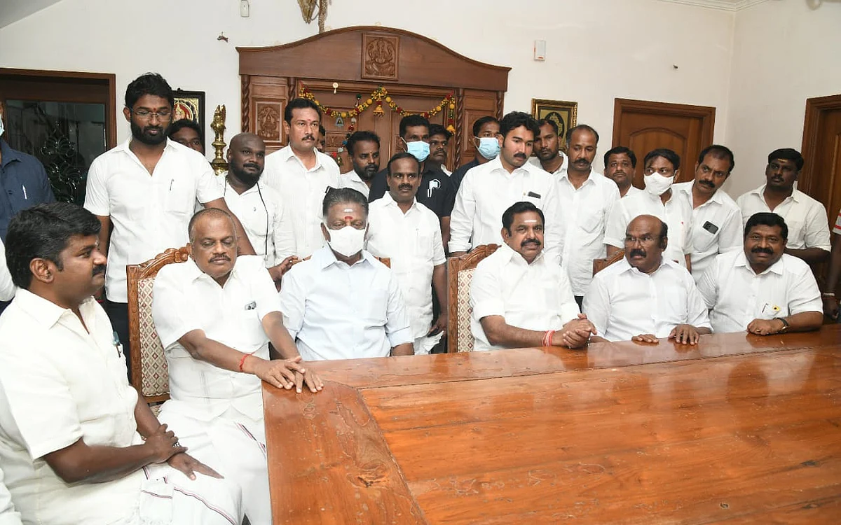 அதிமுக
