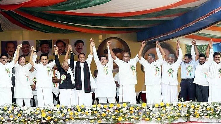 ராகுல், ஸ்டாலின் உள்ளிட்ட தலைவர்கள்
