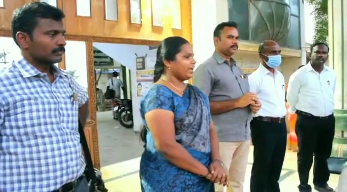 பாதிக்கப்பட்ட ஆசிரியர்கள்