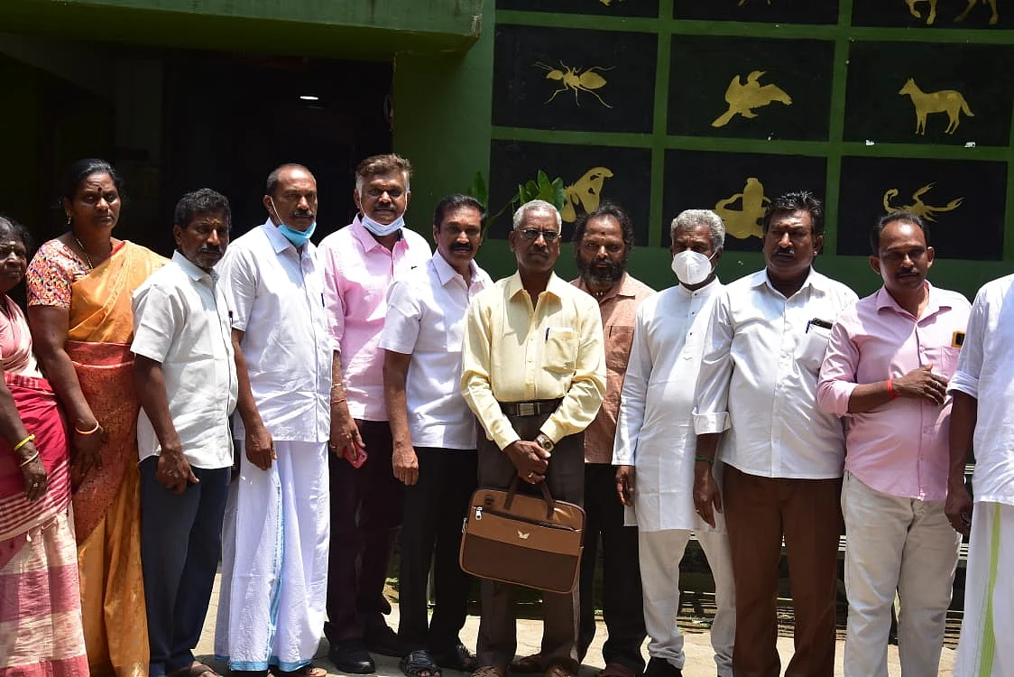 மங்கல தேவி கண்ணகி அறக்கட்டளையினர்