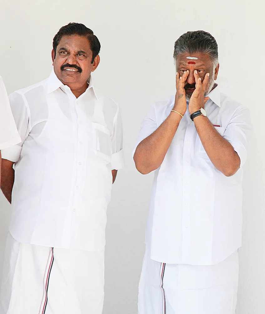 பில்டப் சசிகலா... பல்டி பன்னீர்... க்ளியர் எடப்பாடி... அ.தி.மு.க-வின் அரங்கு நிறைந்த காட்சிகள்!